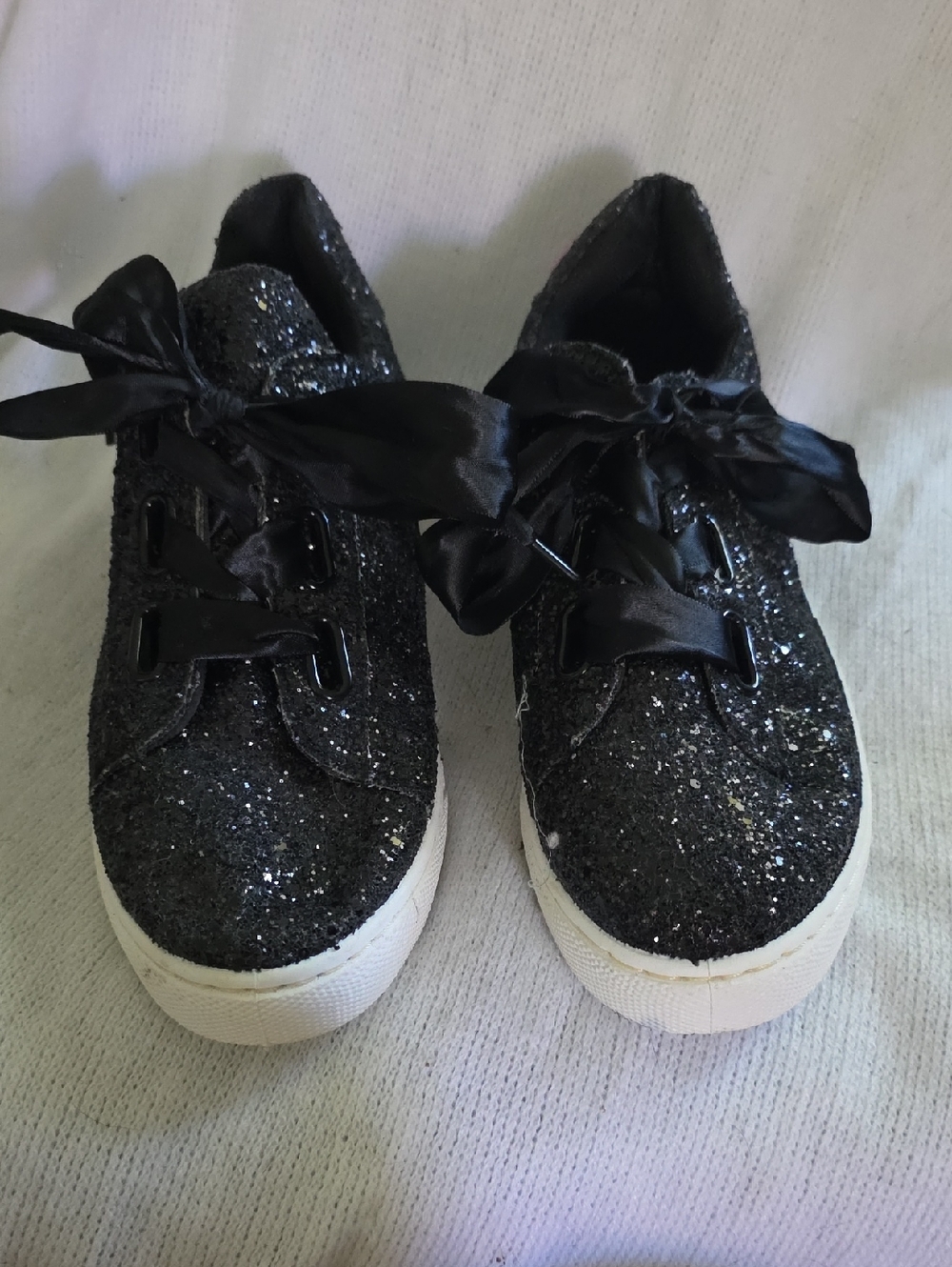 Women's Black Glitter Ribbon Lace-Up Platform Sneakers. 8.5